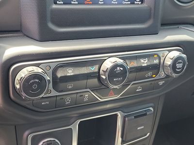 2022 Jeep Wrangler - Photo 29