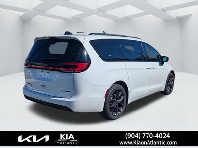 2025 Chrysler Pacifica - Photo 3