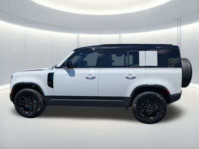 2026 Land Rover Defender 110 - Photo 2