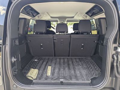 2026 Land Rover Defender 110 - Photo 12
