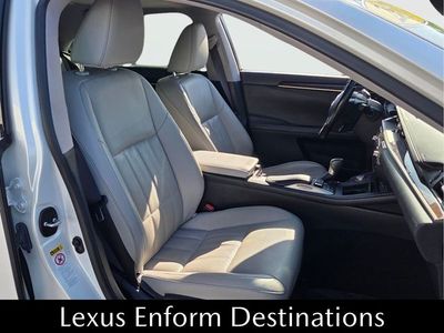 2017 Lexus ES - Photo 18