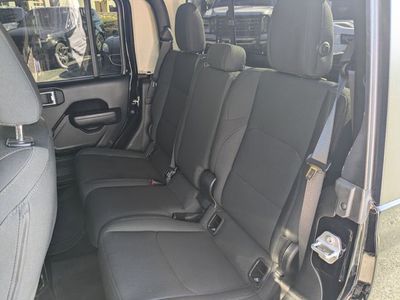 2023 Jeep Gladiator - Photo 12