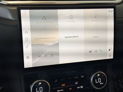 2026 Jaguar F-PACE - Photo 21