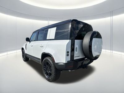 2026 Land Rover Defender 110 - Photo 3