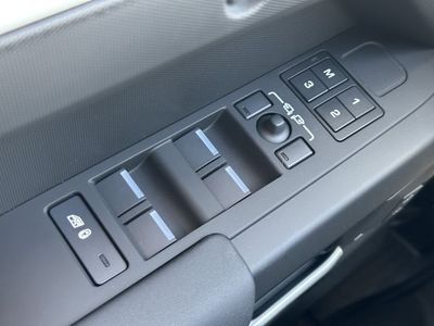 2026 Land Rover Defender 110 - Photo 24