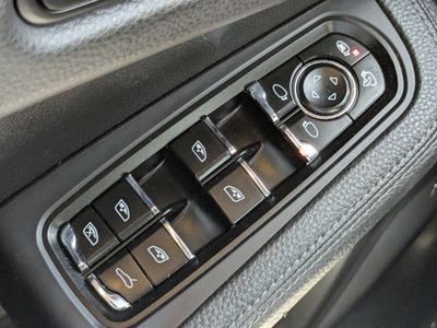 2021 Porsche Macan - Photo 23