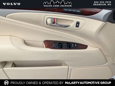 2016 Lexus LS - Photo 25