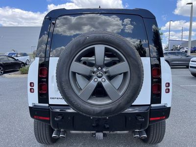 2025 Land Rover Defender 110 - Photo 4