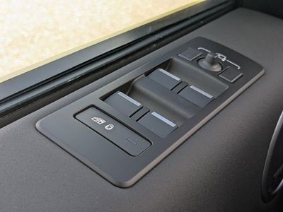 2025 Land Rover Discovery - Photo 28