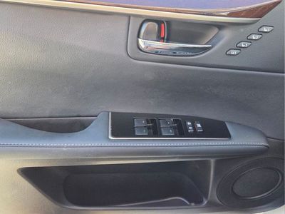 2017 Lexus ES - Photo 35