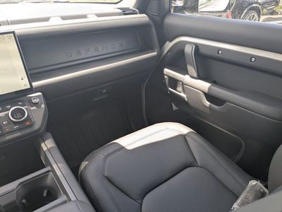 2026 Land Rover Defender 110 - Photo 15