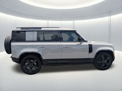 2026 Land Rover Defender 110 - Photo 4