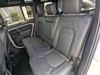 2025 Land Rover Defender 110 - Photo 13