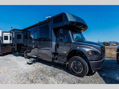 2026 Dynamax Europa — front three-quarter view