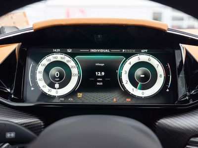 2025 Aston Martin Vantage — detail view