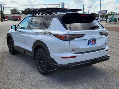 2025 Mitsubishi Outlander — detail view