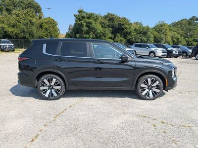 2026 Mitsubishi Outlander — side profile view
