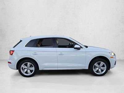 2019 Audi Q5 — interior view