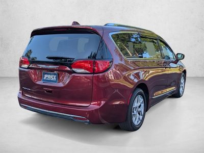 2020 Chrysler Pacifica — detail view