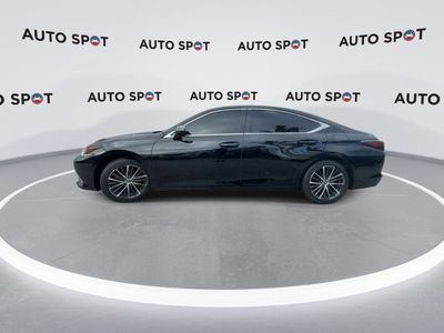 2023 Lexus ES — detail view