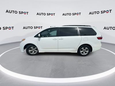 2020 Toyota Sienna — detail view