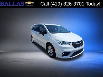 2024 Chrysler Pacifica — side profile view