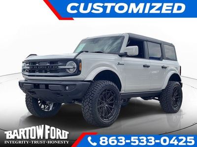 2026 Ford Bronco Outer Banks in Avalanche — front three-quarter view