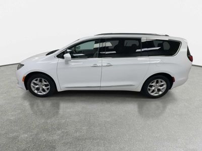 2017 Chrysler Pacifica — detail view