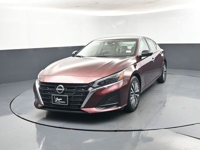 2025 Nissan Altima — side profile view