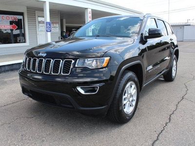 2019 Jeep Grand Cherokee — rear three-quarter view