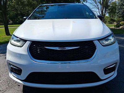2024 Chrysler Pacifica — side profile view