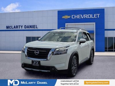 2022 Nissan Pathfinder — side profile view