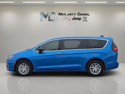 2026 Chrysler Pacifica — rear three-quarter view