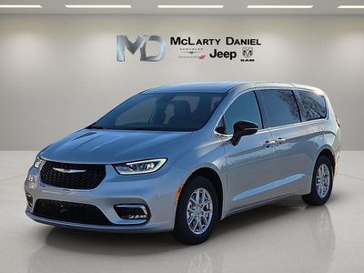 2026 Chrysler Pacifica — side profile view
