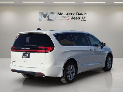 2026 Chrysler Pacifica — detail view