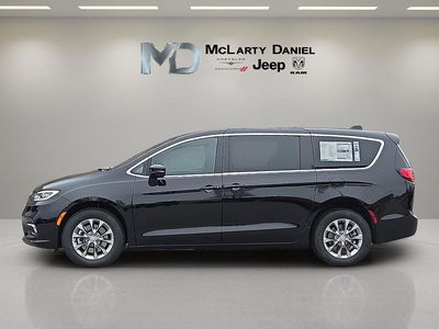 2026 Chrysler Pacifica — rear three-quarter view