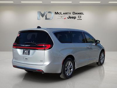 2026 Chrysler Pacifica — detail view