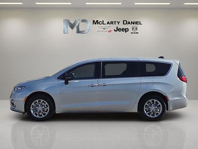 2026 Chrysler Pacifica — rear three-quarter view
