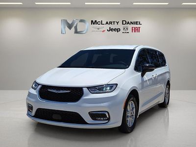 2025 Chrysler Pacifica — side profile view