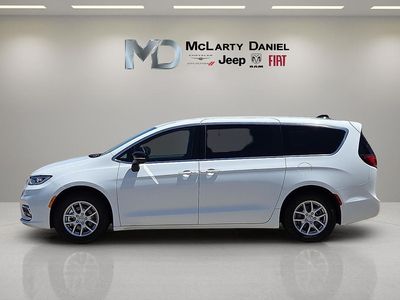 2025 Chrysler Pacifica — rear three-quarter view