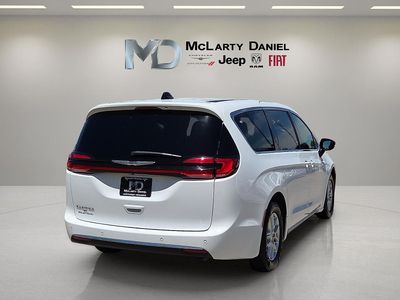2025 Chrysler Pacifica — detail view