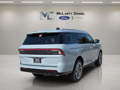 2026 Lincoln Navigator — detail view