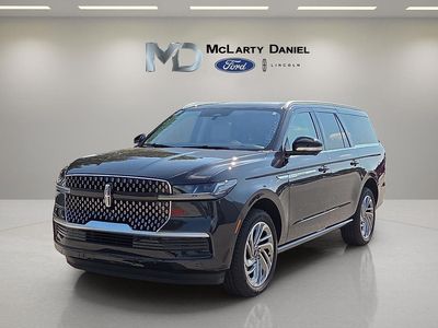 2025 Lincoln Navigator L — side profile view