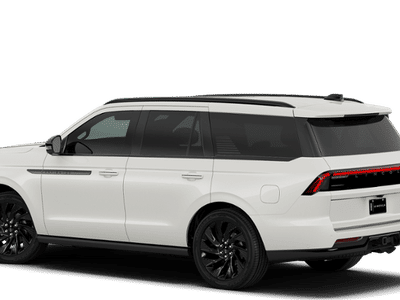 2027 Lincoln Navigator — side profile view