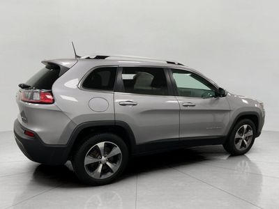 2019 Jeep Cherokee — rear three-quarter view