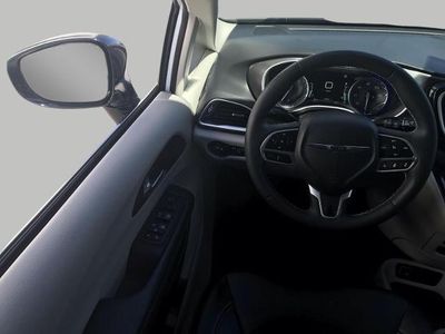 2024 Chrysler Pacifica — detail view
