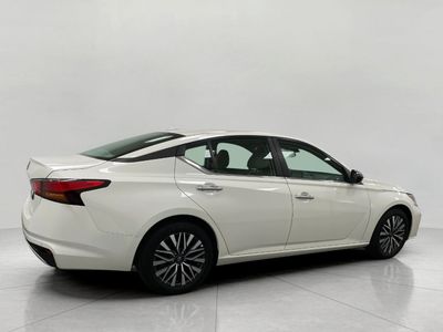 2025 Nissan Altima — side profile view