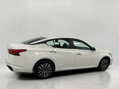 2025 Nissan Altima — side profile view