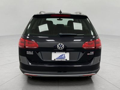 2017 Volkswagen Golf Alltrack — interior view
