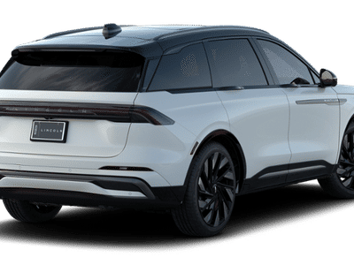 2026 Lincoln Nautilus — rear three-quarter view
